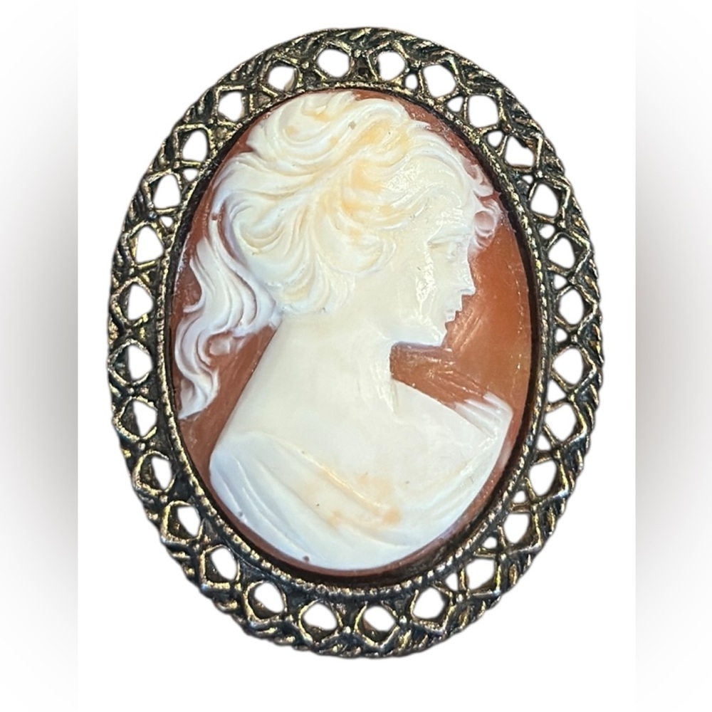 Vintage Cameo Brooch Victorian-Inspired
